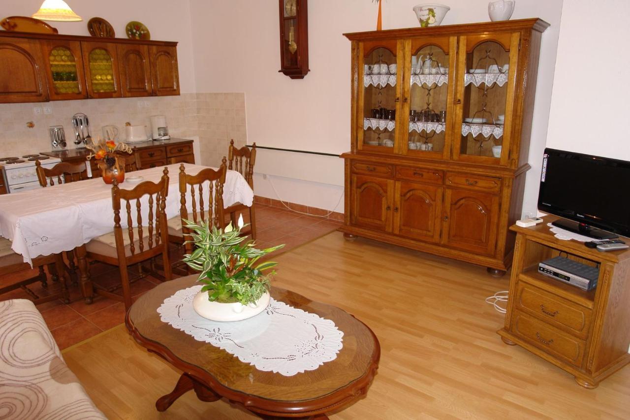 Apartments Nikolina Новий Винодольський Екстер'єр фото
